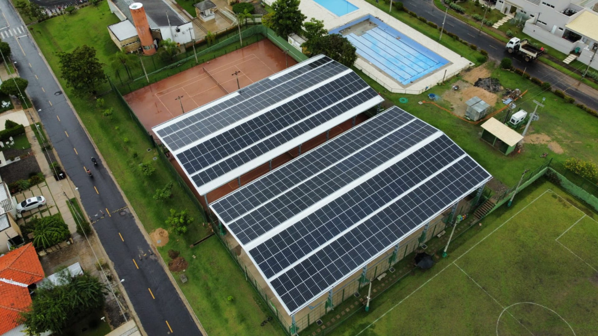 Instalação de painéis solares — Estação Solar